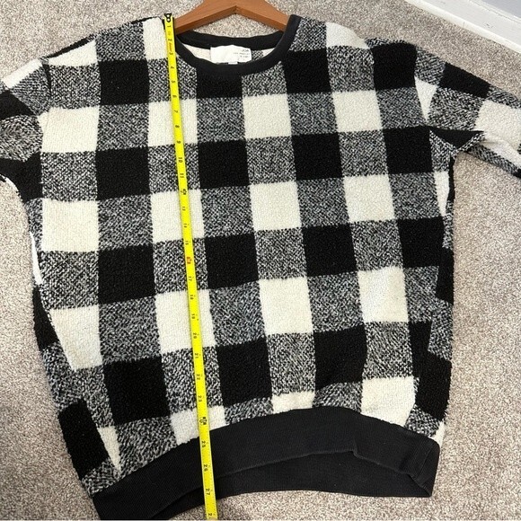 J.O.A. Black & White Buffalo Checkered Plaid Crew Neck Sweater Size Medium - Picture 14 of 16